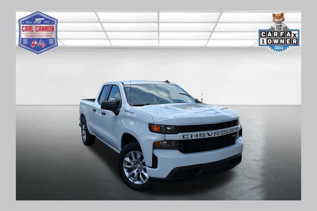 2021 Chevrolet Silverado 1500 Custom in Summit White — front three-quarter view